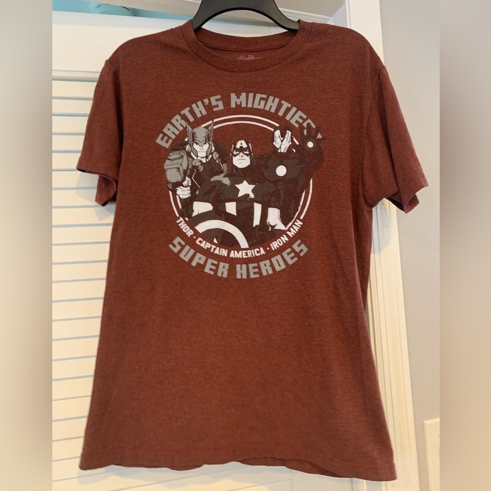 Marvel Avengers Earth’s Mightiest Super Heroes Men’s T-Shirt Size Medium